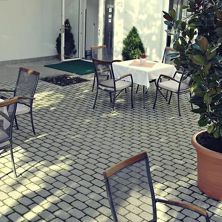 Magnolia Hotel
